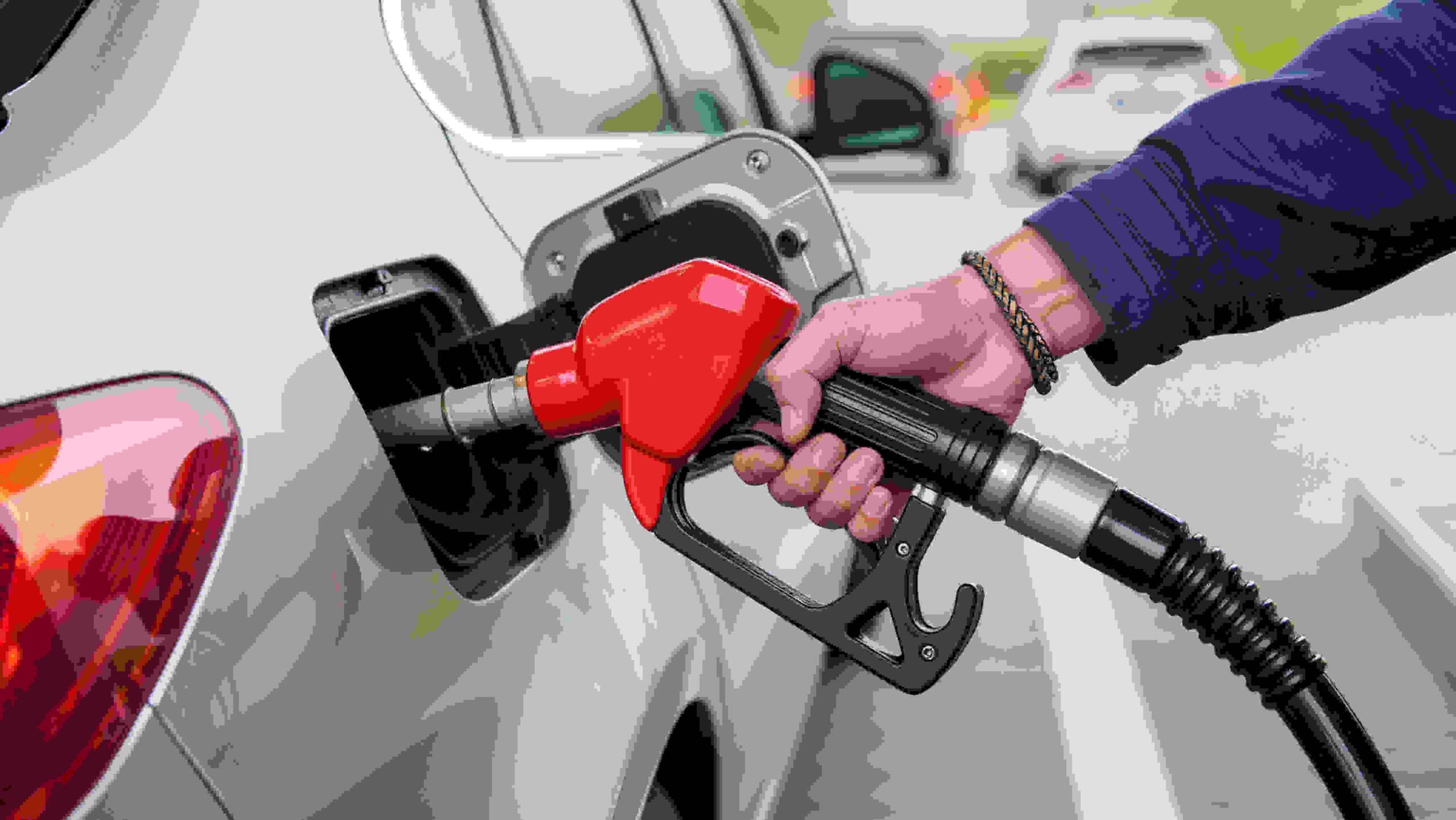 Álcool ou gasolina? Saiba qual combustível vale mais a pena