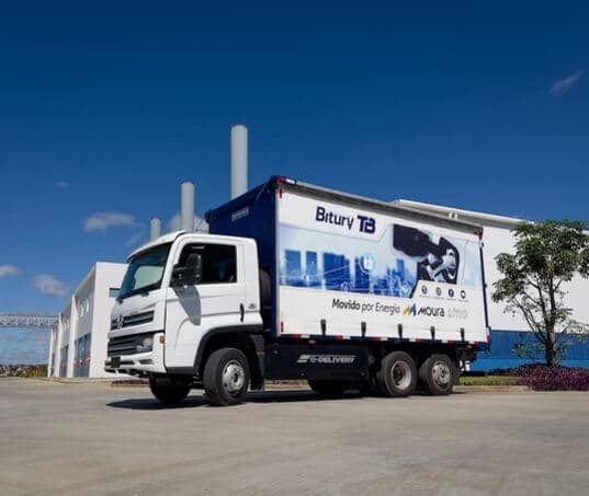 A revolução dos caminhões elétricos: como a Moura está transformando a mobilidade no Brasil