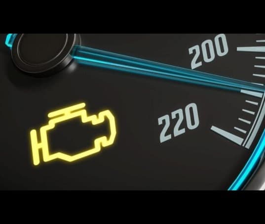 Luz da injeção acesa: 7 causas comuns e como agir